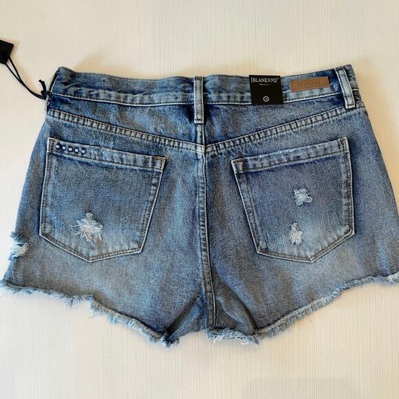 Blank NYC Distroyed Cut Off Button Fly Denim Shorts Medium Wash Women’s size 28 - Picture 4 of 10
